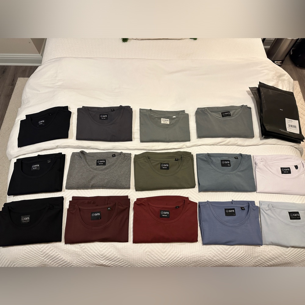 🚨READ DESCRIPTION🚨 Various Cuts Clothing T-Shirts SIZE L/XL